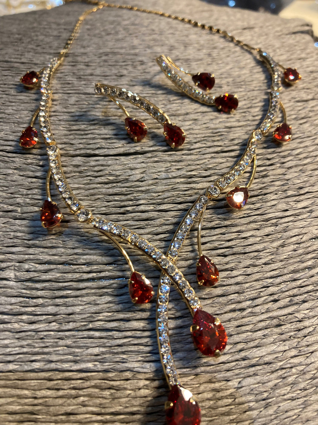Vintage style Garnet coloured necklet and earrings.