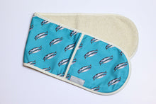 Load image into Gallery viewer, Mackerel Double Oven Gloves
