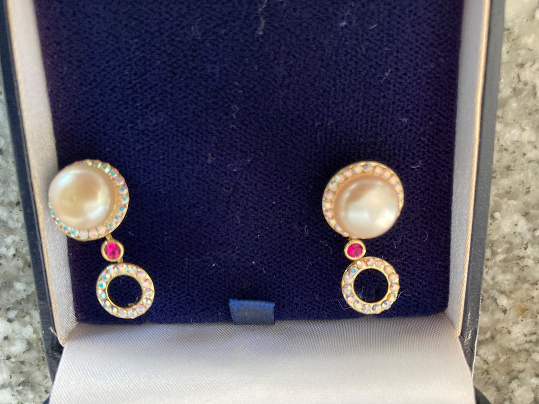 Pearly drop earrings